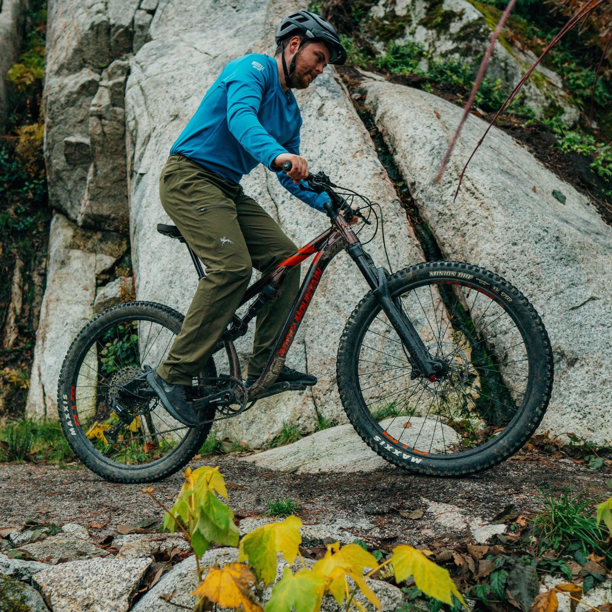 Men’s Quick-Dry Softshell Hiking Pants- Sky Blue - Moose Voyage - arcteryx, fjallraven, helly hansen, Hiking Pants, hiking trousers, mec, patagonia, rei, sigma pant, stretch pants, tactical pants, Trekking Trousers, wicking pants, work pant, work pants -| Best Outdoor Apparel Canada - Moose Voyage - www.moosevoyage.ca