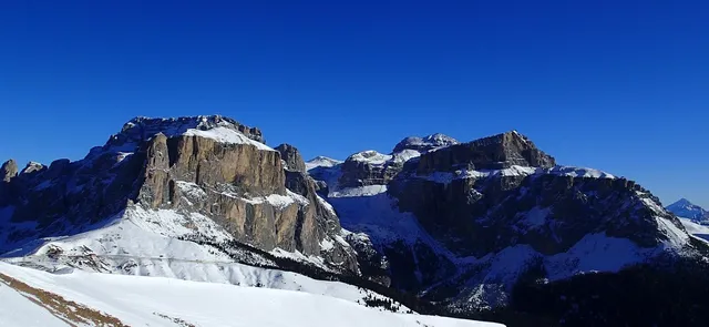 Skiing VS Snowboarding – What are the main differences? - Moose Voyage