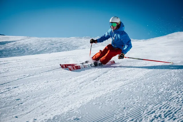 Skiing VS Snowboarding – What are the main differences? - Moose Voyage - Best Outdoor Apparel Canada - Moose Voyage - www.moosevoyage.ca